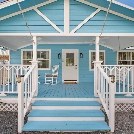 Blue Bungalow In Houston Heights! Walkable To Popular Bars
